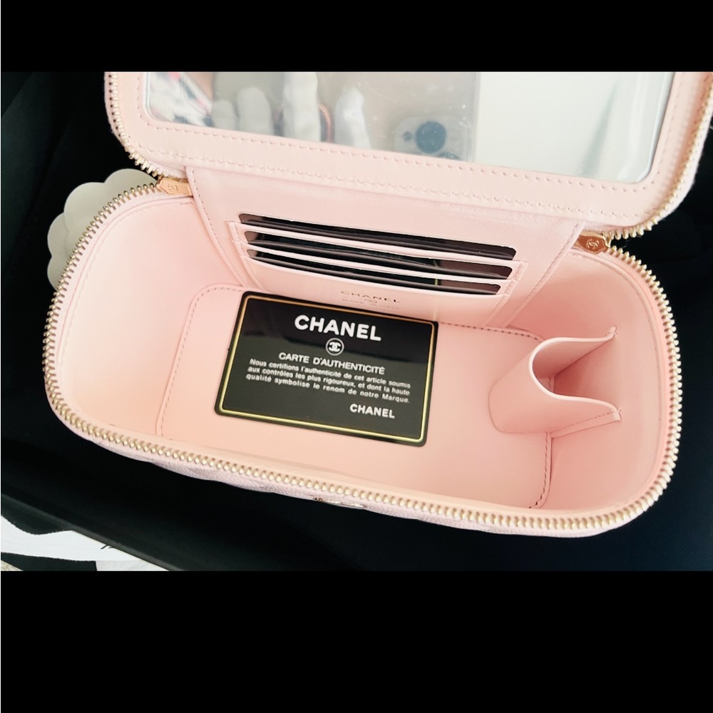 CHANEL Pink Quilted Leather Vanity Crossbody Bag with Gold Hardware - Picture 6 of 8